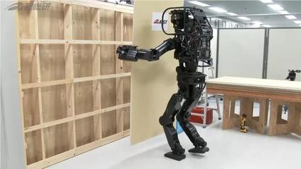 快讯| 剑桥大学开发剥生菜叶机器人,优必选熊友军谈开放机器人操作系统,51ROBOT成立一周年
